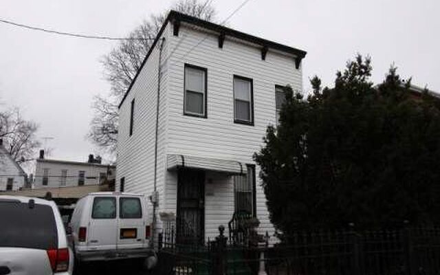 90 Glen St, Brooklyn, NY 11208