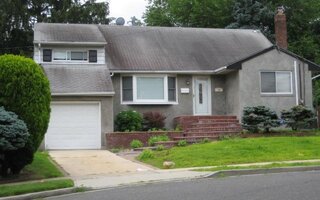 90 Lee Ct, Elmont, NY 11003