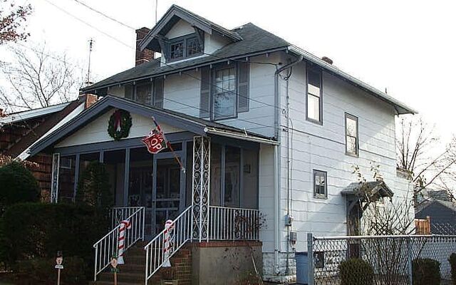 90 Vincent Pl, Lynbrook, NY 11563