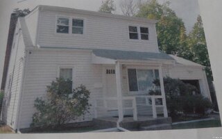 907 S Strong Ave, Copiague, NY 11726