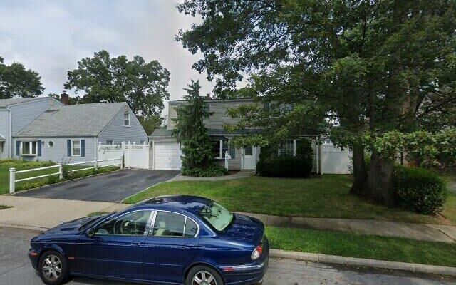 91 Cleveland Ave, Massapequa, NY 11758