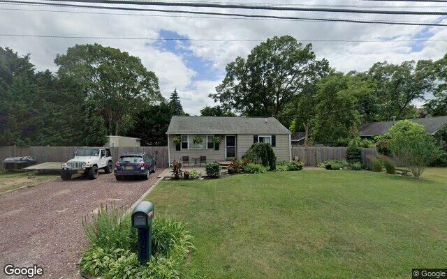 912 Macarthur St, Bohemia, NY 11716