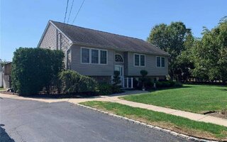 916 Harding St, Bohemia, NY 11716