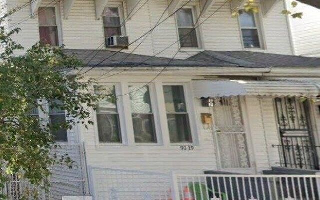 92-19 168th Pl, Jamaica, NY 11433 (Porch)