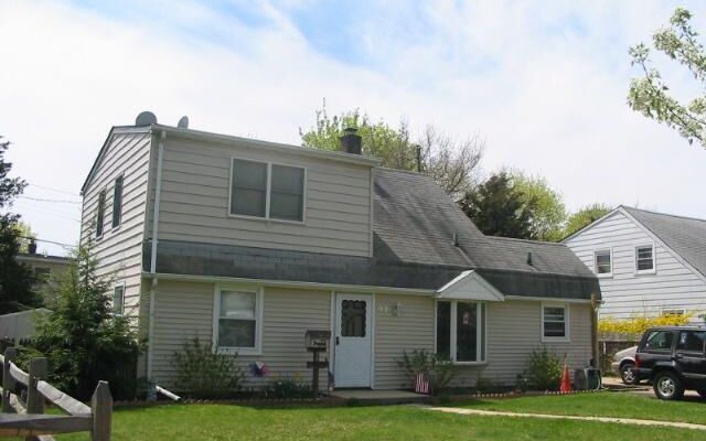 92 Butternut Ln, Levittown, NY 11756