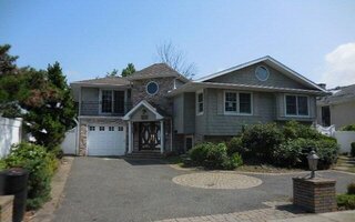 92 Harris Dr, Oceanside, NY 11572