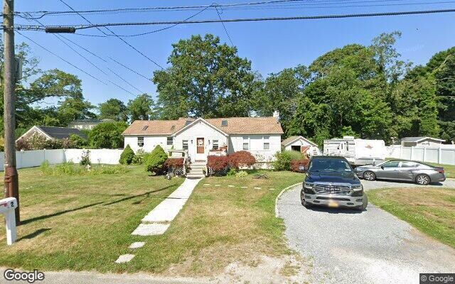 92 Lynbrook Dr, Mastic Beach, NY 11951