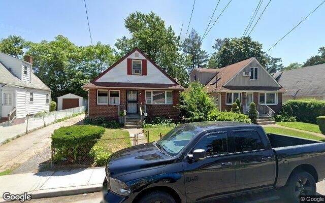 92 Wellington St, Hempstead, NY 11550