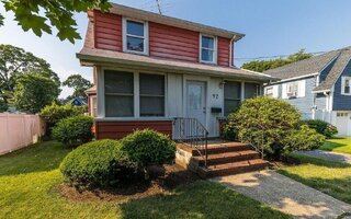92 Whaley St, Freeport, NY 11520