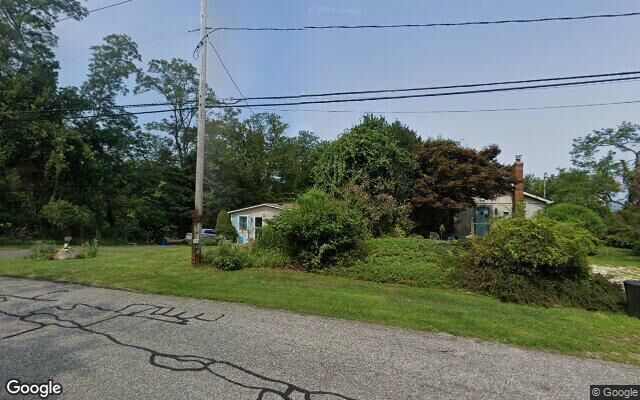 922 Sound Shore Rd, Riverhead, NY 11901