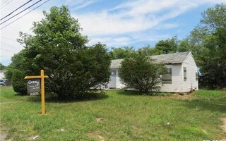 923 Provost Ave, Bellport, NY 11713