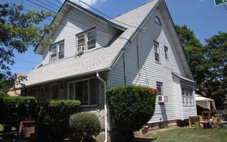 93 E Milton St, Freeport, NY 11520