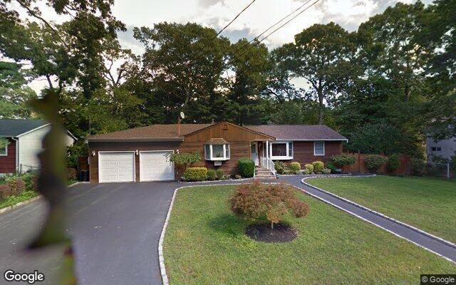 93 Putnam Ave, West Babylon, NY 11704