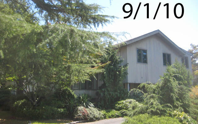 934 Park Ln, Valley Stream, NY 11581