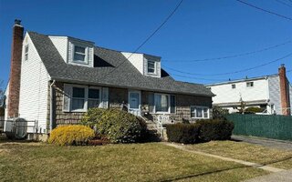 937 N Central Ave, Massapequa, NY 11758