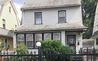 94-35 199th St, Hollis, NY 11423