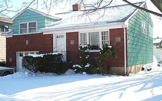 94 E Bedell St, Freeport, NY 11520