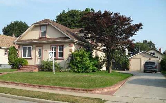 94 E Dean St, Freeport, NY 11520