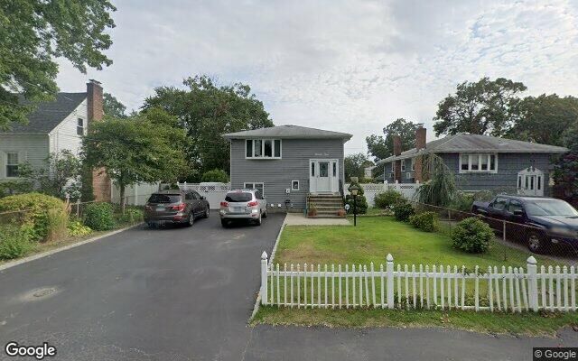 94 Moffitt Blvd, Islip, NY 11751