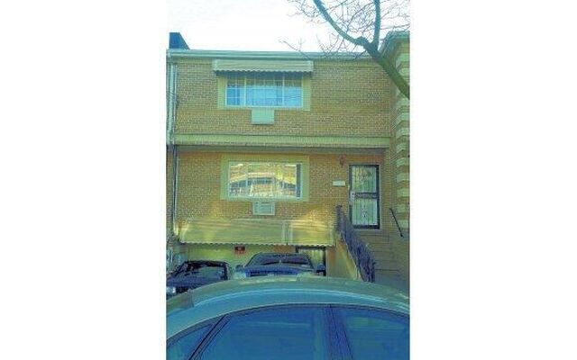 940 E 100th St, Brooklyn, NY 11236