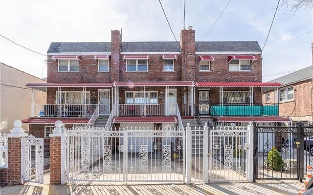 944 E 226th St, Bronx, NY 10466 (Porch)