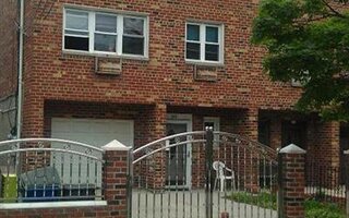 946 Clarence Ave, Bronx, NY 10465