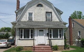 95 Grand Ave, Freeport, NY 11520