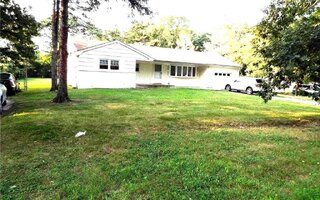 95 W Willow St, Islip, NY 11751