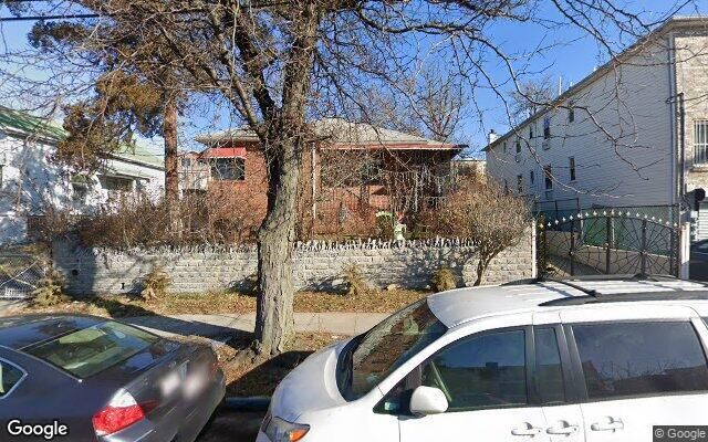 951 E 216th St, Bronx, NY 10469