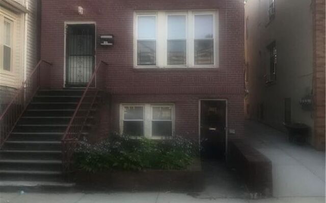 956 E 217th St, Bronx, NY 10469 (Door)