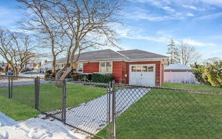 96 Kane Ave, Hempstead, NY 11550