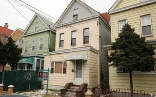 97-14 43rd Ave, Corona, NY 11368