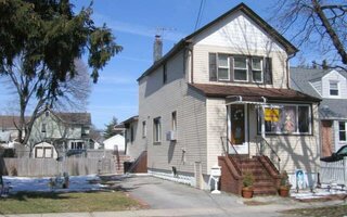97 Davison Ave, Lynbrook, NY 11563