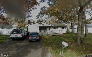 97 Herbert St, Islip, NY 11751