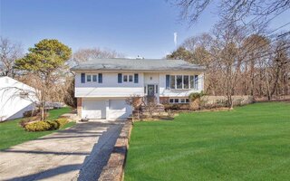 97 Plymouth Blvd, Smithtown, NY 11787