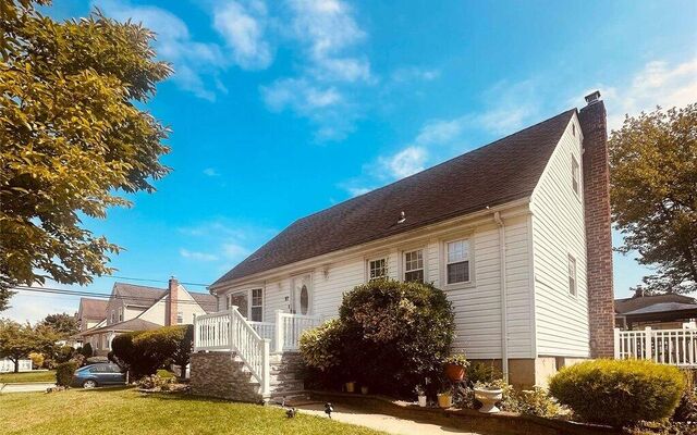 97 Southside Ave, Freeport, NY 11520 (Yard)
