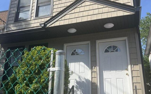 979 Post Ave, Staten Island, NY 10302 (Porch)