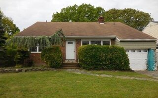 98 Woods Ave, Rockville Centre, NY 11570