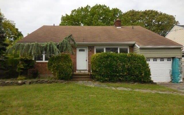 98 Woods Ave, Rockville Centre, NY 11570 (Yard)