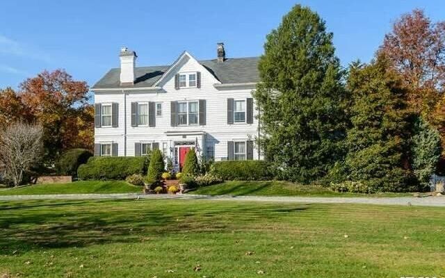 99 9th St, Garden City, NY 11530