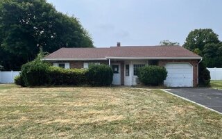 99 Debbie Lee Ln, Bohemia, NY 11716