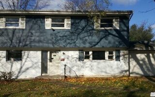 99 Weeks Rd, North Babylon, NY 11703