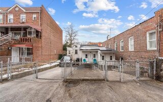 990 E 56th St, Brooklyn, NY 11234