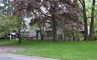 Grand Central Pkwy, Queens Village, NY 11427