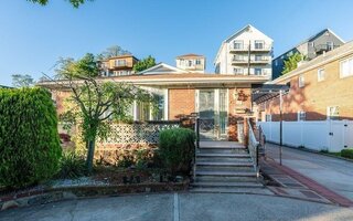 West Fingerboard Rd, Staten Island, NY 10305