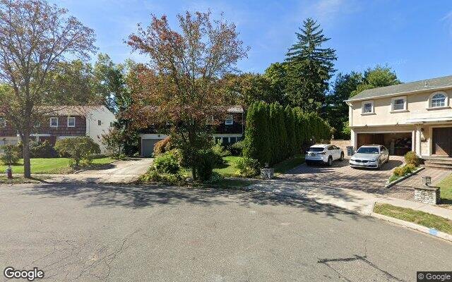 196 Nassau Dr, Albertson, NY 11507